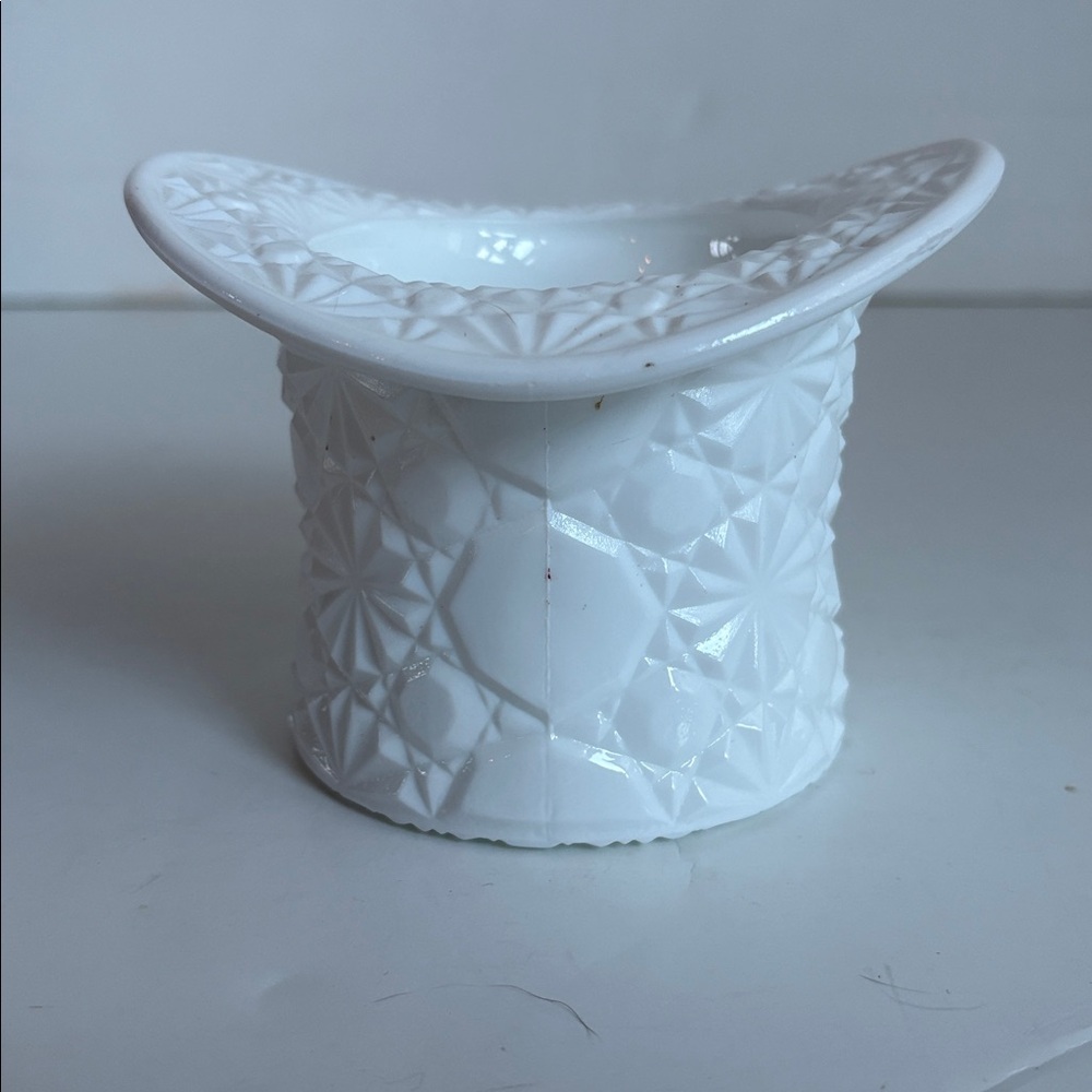 Vintage Fenton milk glass top hat “daisy and button” pattern - Picture 4 of 13